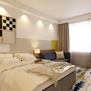 https://holiday-inn-express-warsaw-airport.warsawhotelspoland.com