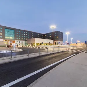 Courtyard By Marriott Airport Polen